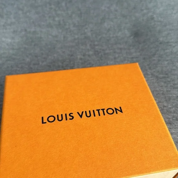 Louis Vuitton wallet charm box 6 x 5 x 2 inches - Picture 2 of 5